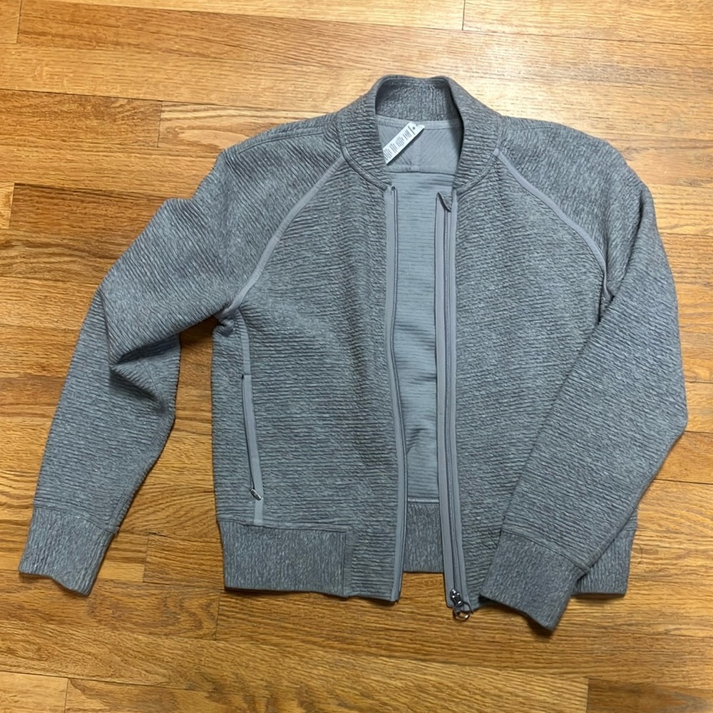 Lululemon On Repeat Bomber
Heathered Core Light Grey Size 8